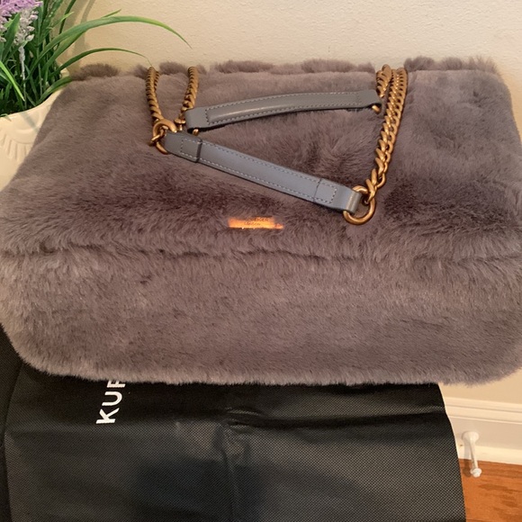 Kurt Geiger London Kensington XXL Quilted Faux Fur Shoulder Bag - Picture 17 of 17